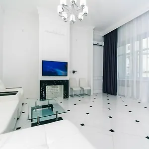 https://vip-apartment-near-kreschatyk-31-pushkinska-street.hotels-of-kiev.com